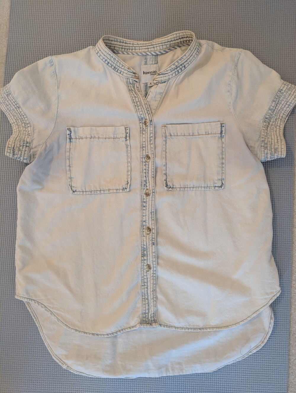 Kensie Light Blue Denim Button Shirt Small